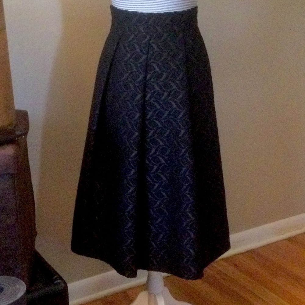 Zara women’s black pleated skirt